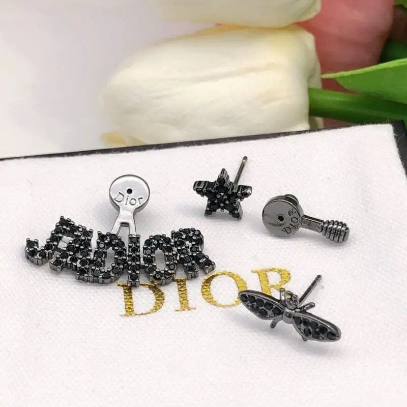 christian dior boucles doreilles pour femme s_12531151